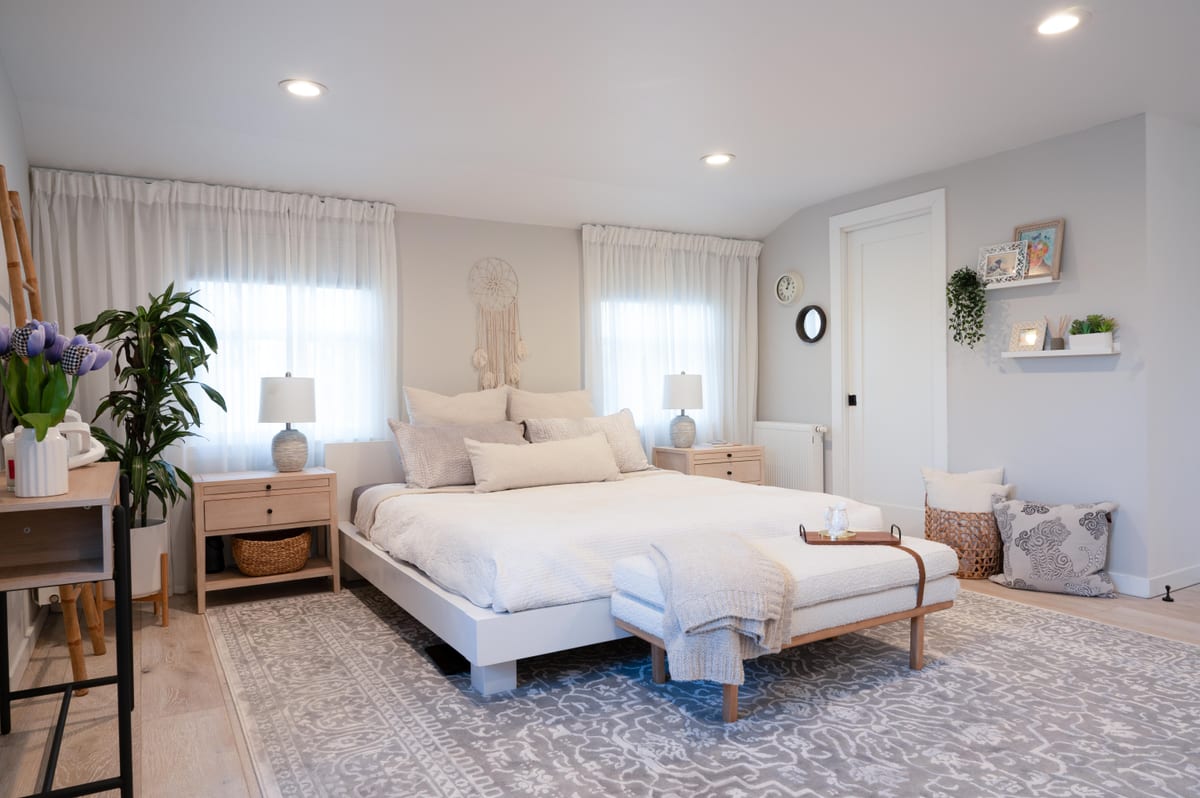 Open-plan living space by Dana Elraviv Interior Design